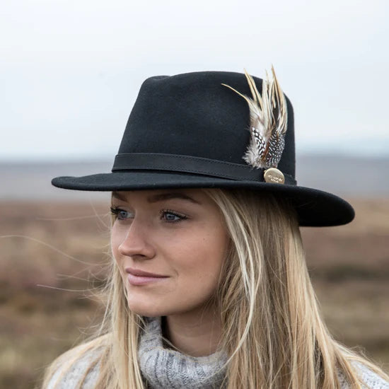 (Hicks & Brown) Suffolk Fedora Hat (Fawn Feather) (Women's)